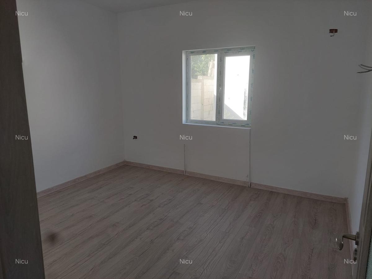 Casă cu 3 camere în Lumina - 1