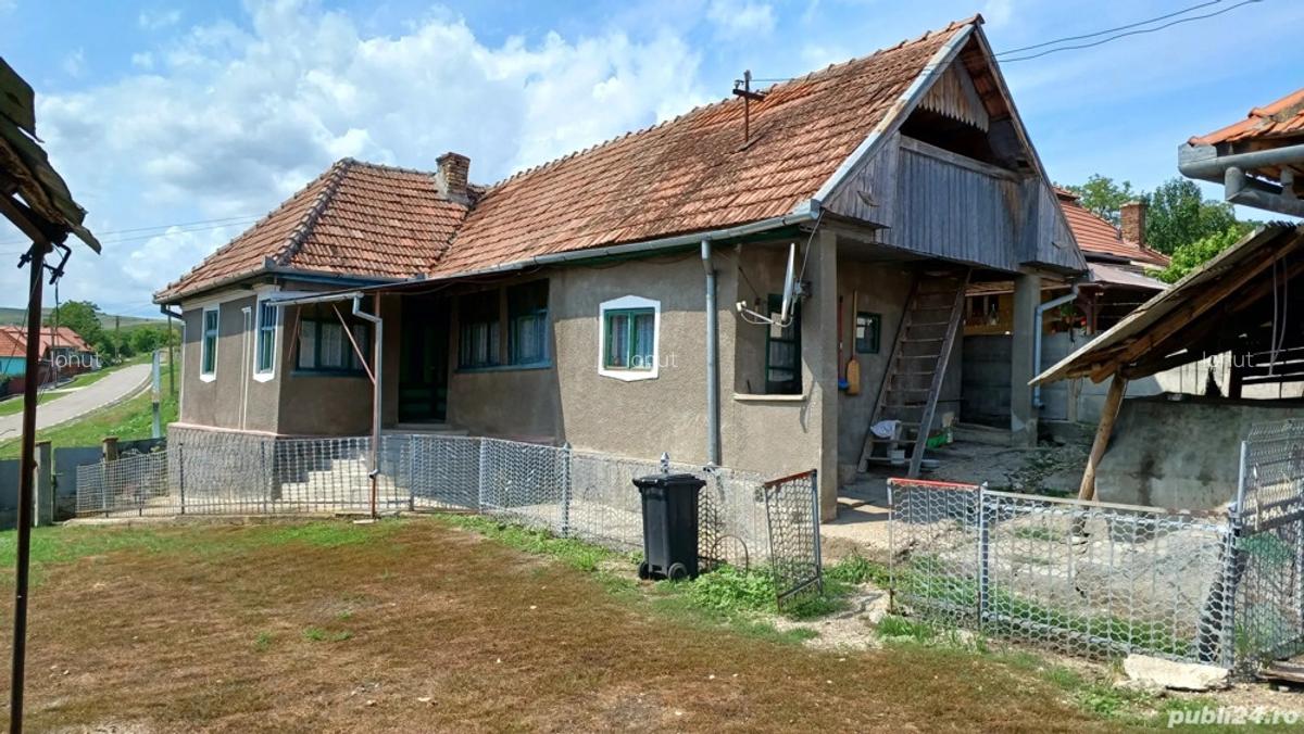 Casa cu teren 4022mp de vanzare in sat Dumbrava, com. Unirea, jud. Alba Pre? 60.000 - 2