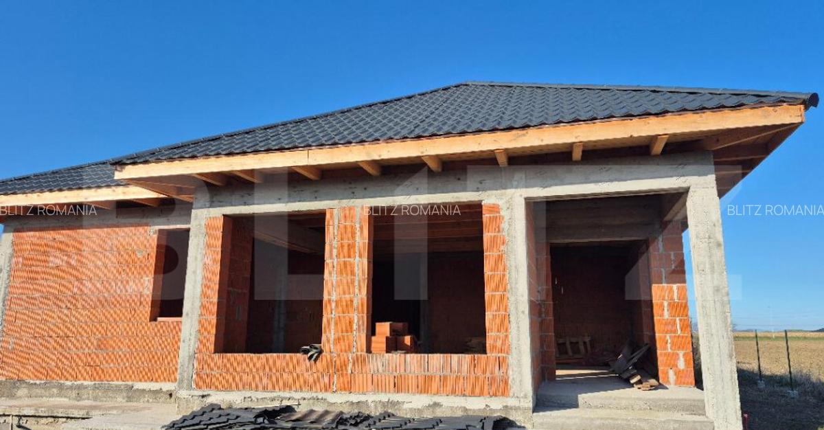 Casa la rosu, 3 camere, 145,31 mp utili, 715 mp teren, zona - 11