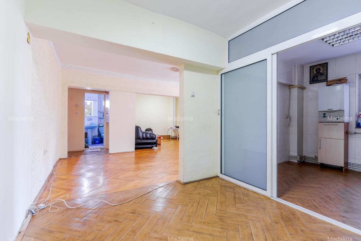 Apartament spațios, modernizat, 2 camere – Bd. Cosminului - 9