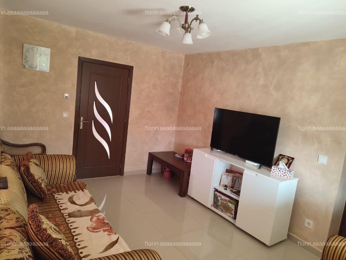 Casă de vânzare 2200 mp2 - 3