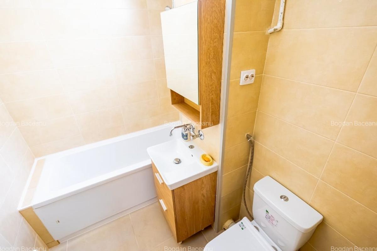 3 camere ultracentral renovat, 2 AC, centrala, loc parcare, curte interioara - 7 3 camere ultracentral renovat, 2 AC, centrala, loc parcare, curte interioara - 7