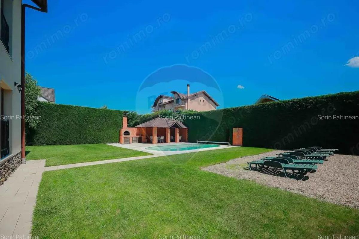 Pensiune cu piscina de vanzare in Beverly Hills , Sanmartin - 2