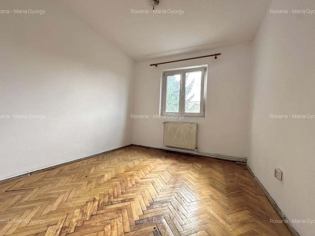 Apartament de vânzare 3 camere, zona Florilor - 2