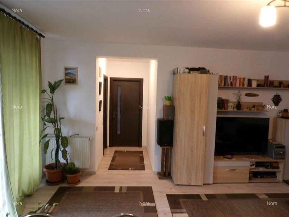 Inchiriere apartament 3 camere Terra in bloc mic - 3