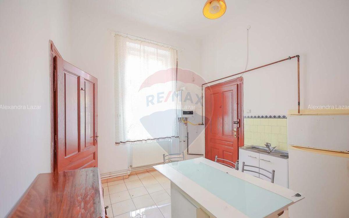 Casa de Vanzare cu 4 camere, Ultracentral - Cuza Voda - 8