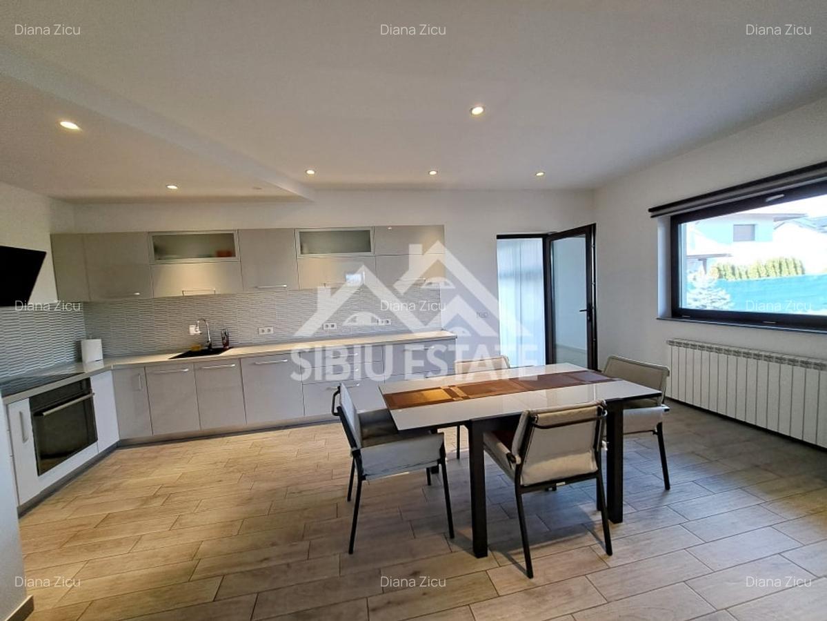 Casa moderna cu 4 garaje si teren mare, Sibiu Sura Mica - 14