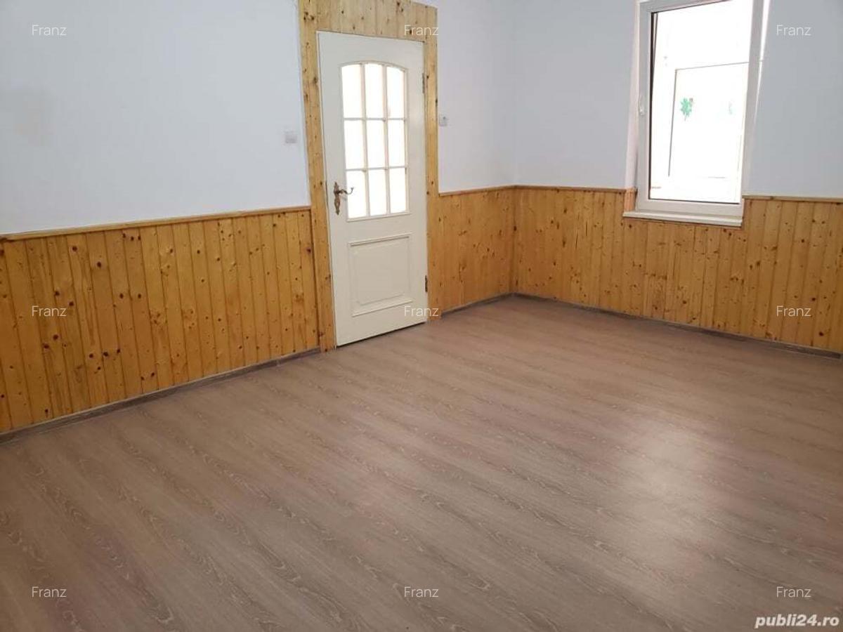 VAND casa renovata, luminoasa cu tavan inalt ,utila pentru orice destinatie,in Jimbolia. - 3