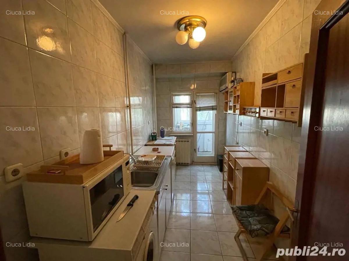 Inchiriez apartament cu 4 camere, in centru, bd Unirii - 10