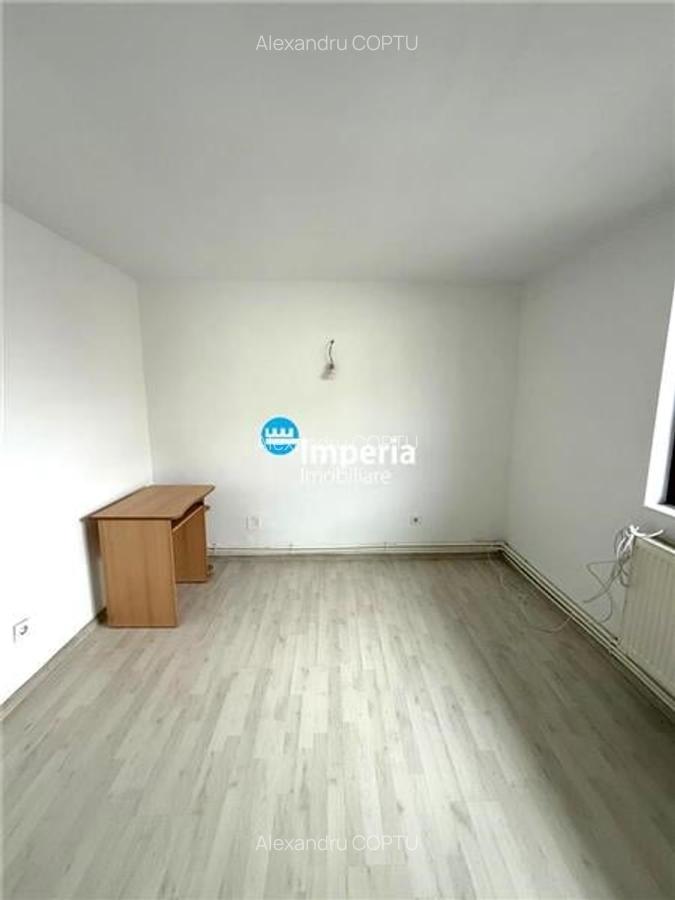Casa 8 camere, 3 bai, canalizare, 300 teren Tineretului  Lunca Cetatuii - 13