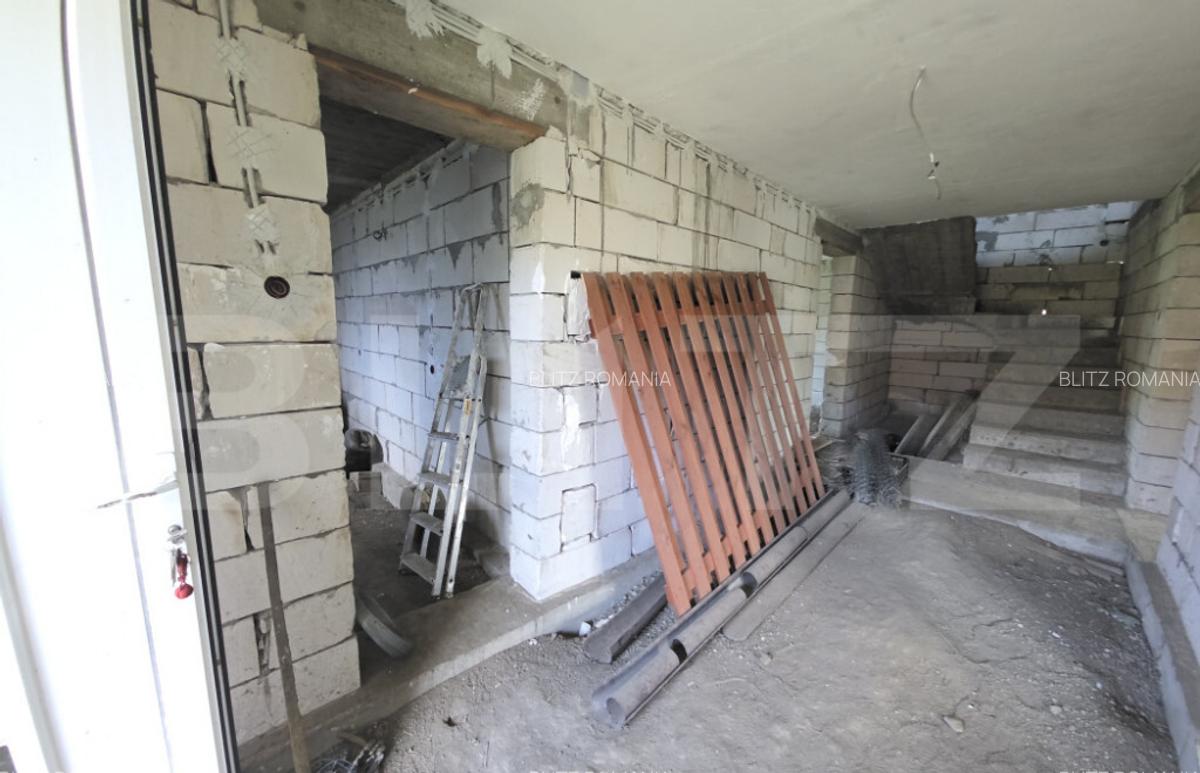 Casa la tara de vanzare, cu 13 ari de teren, la 40 km de Bi - 2