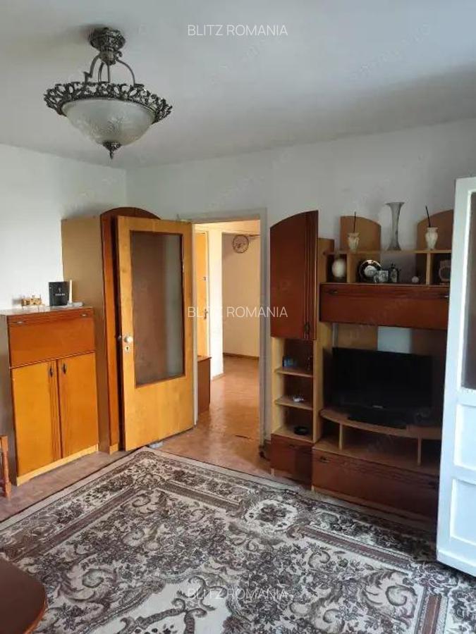 Apartament cu 4 camere decomandat, 90 mp, zona Titulescu - 1