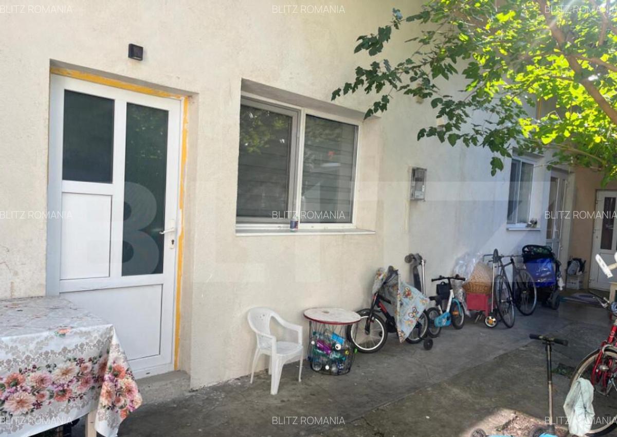 Casa cu curte comuna 2 ap. separate, zona Pia?a Abato - 3