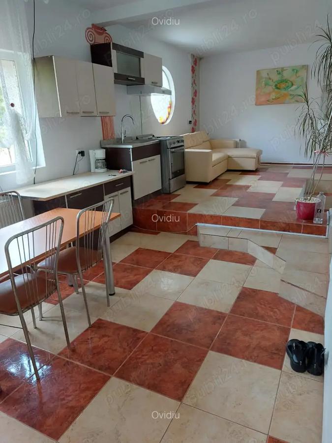 Camera cu baie proprie pentru fete, la vila in Centru, langa UMF - cladirea N.Leon, intrare separata - 2