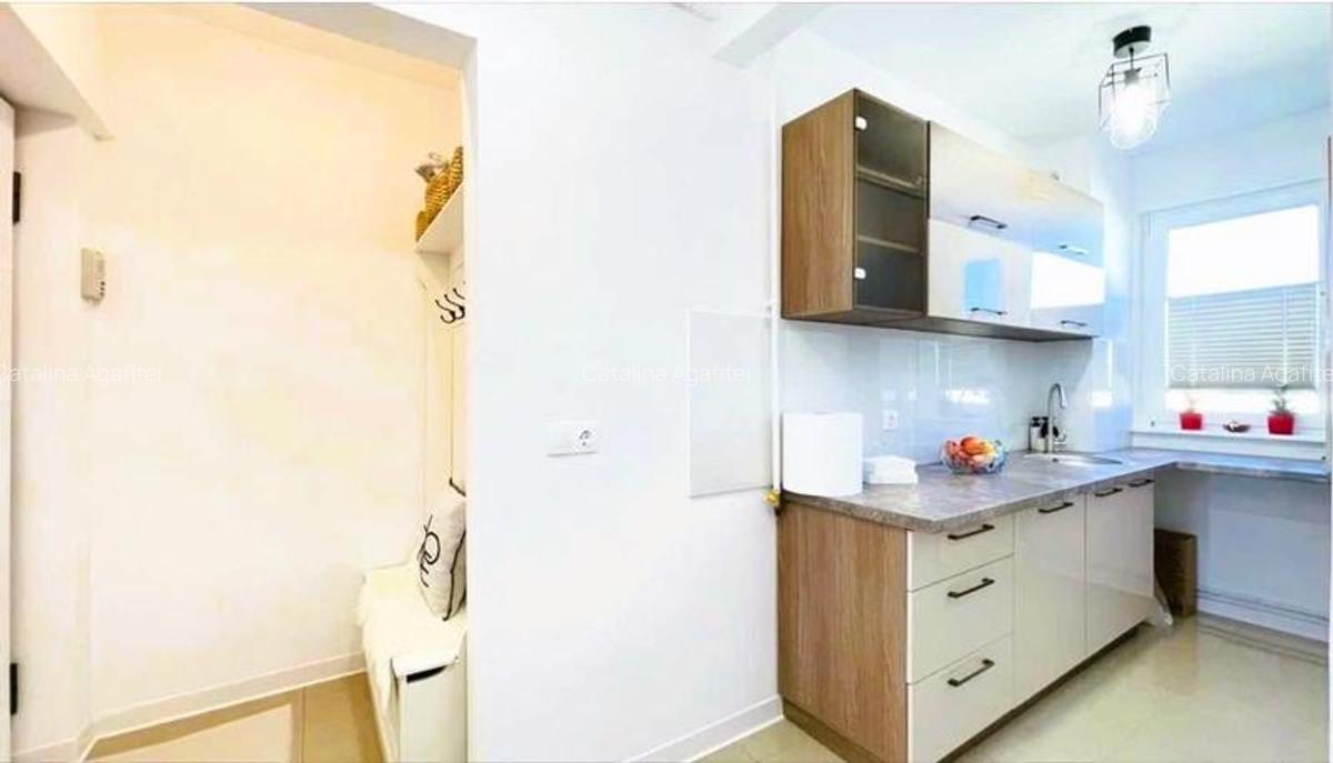Apartament cu 2 camere semidecomandat, mobilat în Florilor - 3