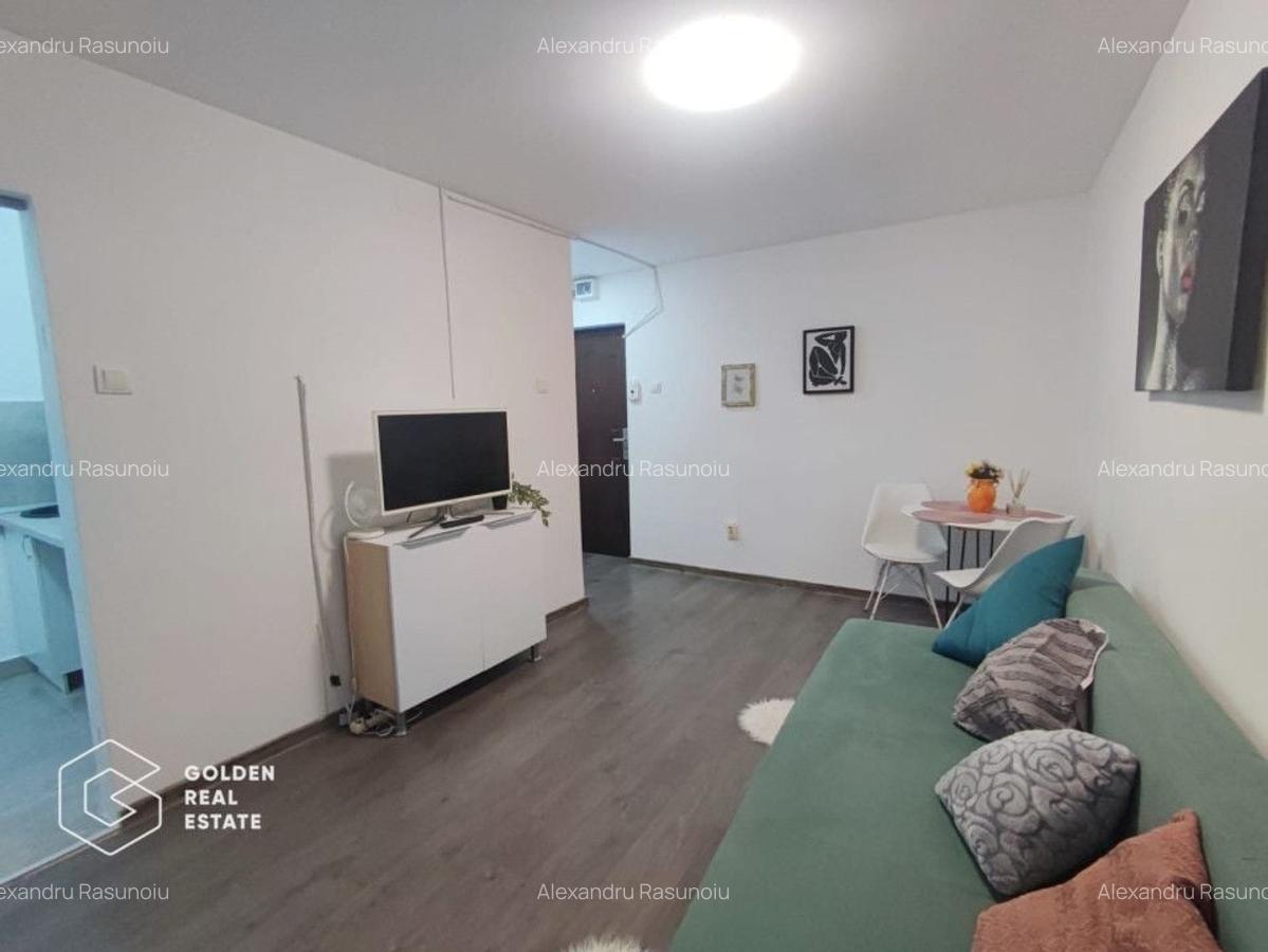 Garsoniera tinereasca, etaj 3, 6 Vanatori - 3