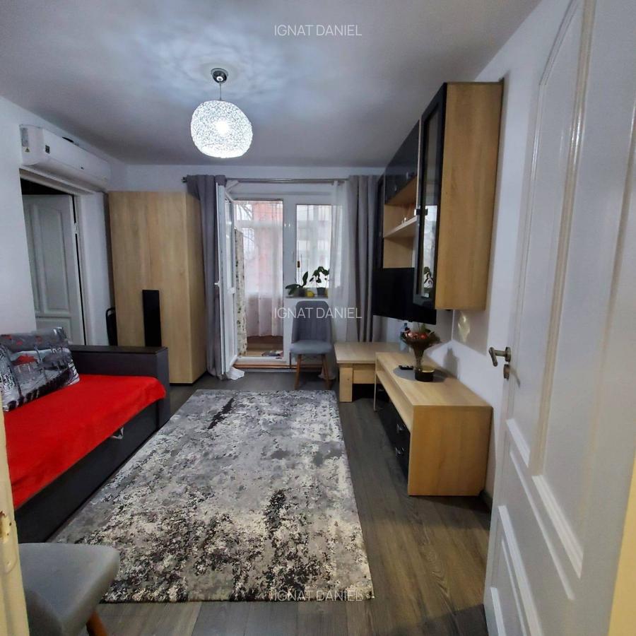 Apartament cu 2 camere, zona Podu Ros - Racovita - 1