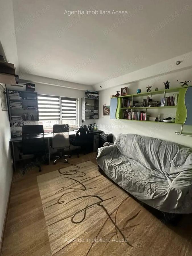 De vanzare apartament cu 4 camere, 2 balcoane, 2 boxe, etajul 2 - 6