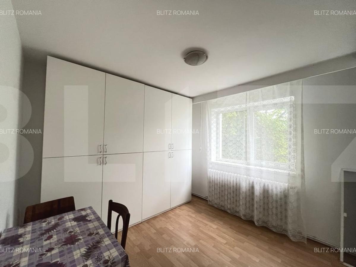 Apartament cu 3 camere decomandat - zona centrala si linistita - Botosani - 2
