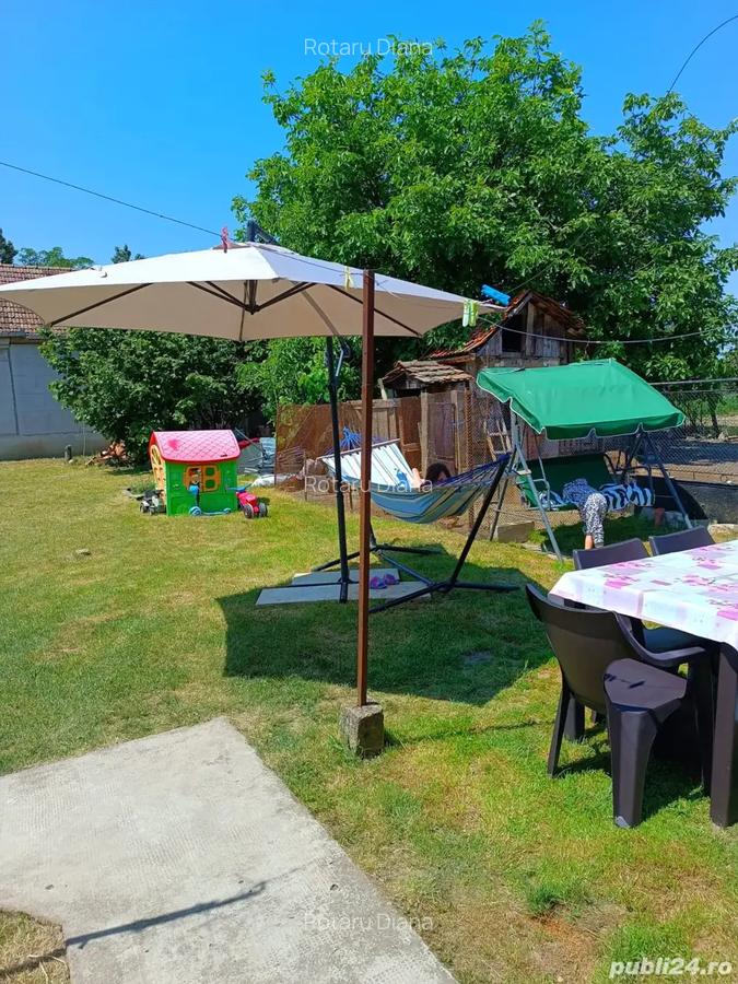 Casa de vanzare cu front stradal generos, disponibila in 2 rate, in zona buna - 5
