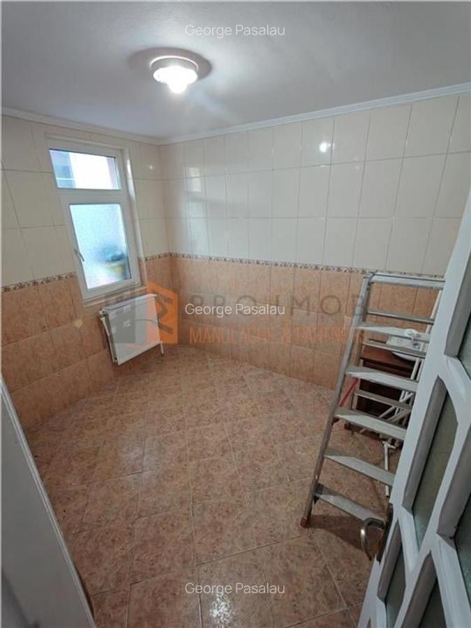 Spatiu comercial si curte privata zona 23 August - 4 Spatiu comercial si curte privata zona 23 August - 4