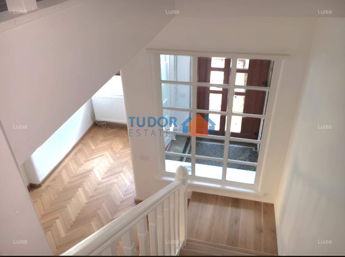 Vila iclasica cu o gradina superba - 11