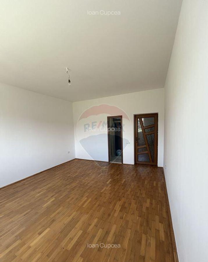 Casa cu 5 camere finisata si 10.400 m2 teren de vanzare... - 15 Casa cu 5 camere finisata si 10.400 m2 teren de vanzare... - 15