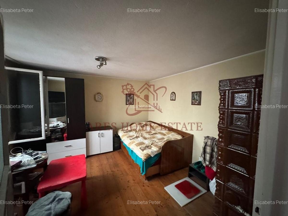 Investiție cu potențial: 2 apartamente + mansardă – Comison 0 - 4