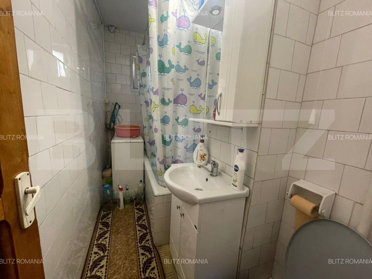Apartament cu 3 camere, semidecomandat, spatios si luminos - zona avantajoasa - 11