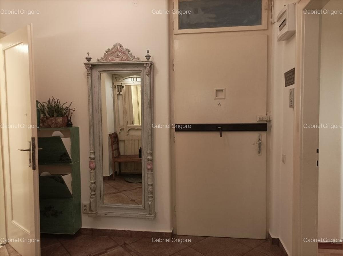 Apartament cu 3 camere semidecomandat, mobilat în Central - 16