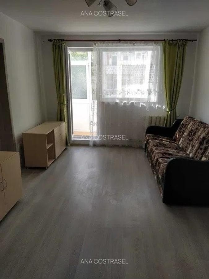 Apartament cu 2 camere, decomandat, etajul 2/4, zona Podu Ros - 3