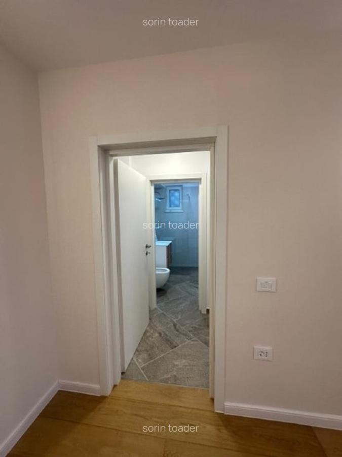 Vand apartament proaspat renovat , finisaje lux - 9