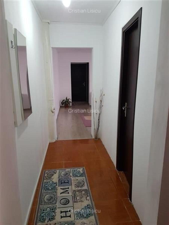 Apartament 3 camere,etaj 2, semidecomandat, renovat, zona ?mbovi?a - 12