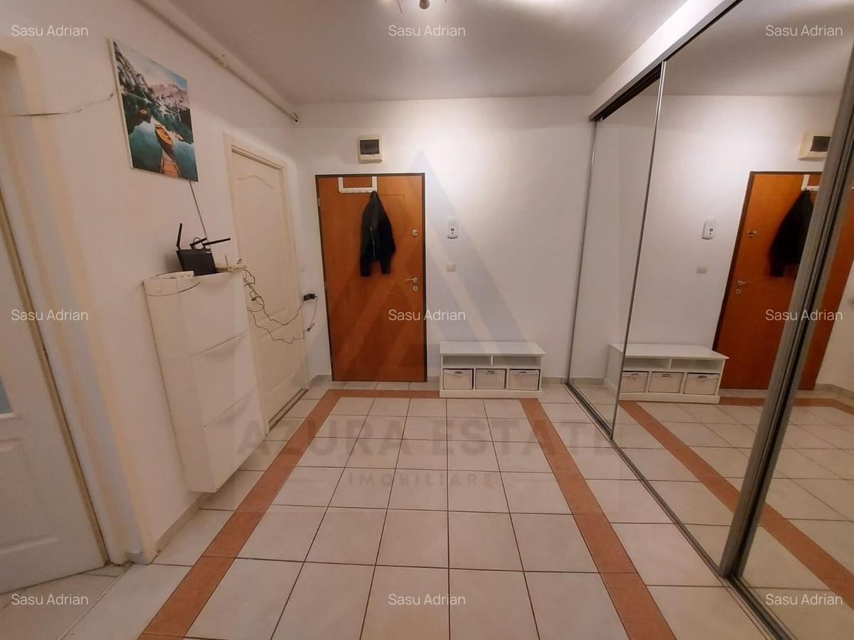 Apartament renovat tip mansarda pivnita si parcare privata in Strand - 1