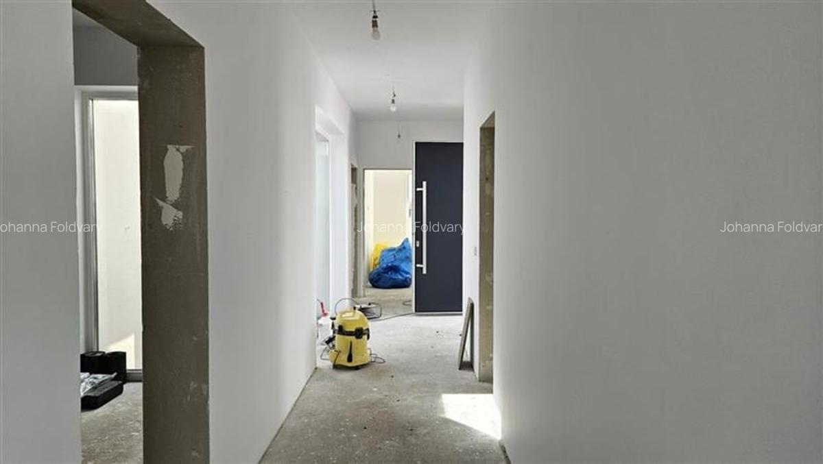 Casă cu 4 camere în Dumbrăvița - 11