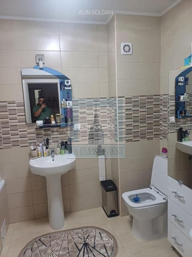 Apartament cu 3 camere decomandat în Noua - 10