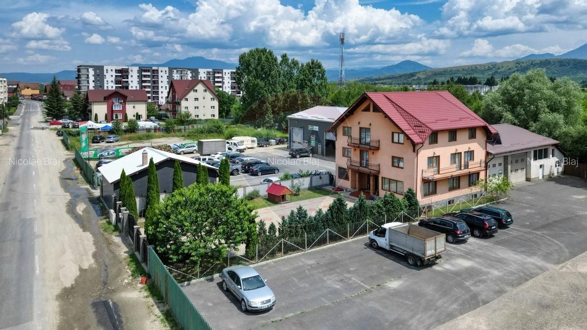 Vila cu potential in Zarnesti - 10 camere, curte mare - 4