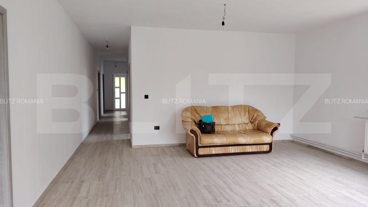 Casa de vanzare, cu 6 camere, 288 mp, zona Voinesti - 2