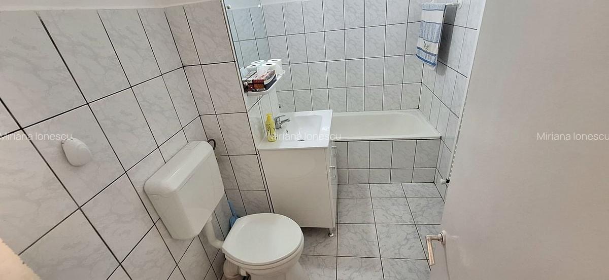 Apartament renovat cu 3 camere - zona Andrei Saguna - 18