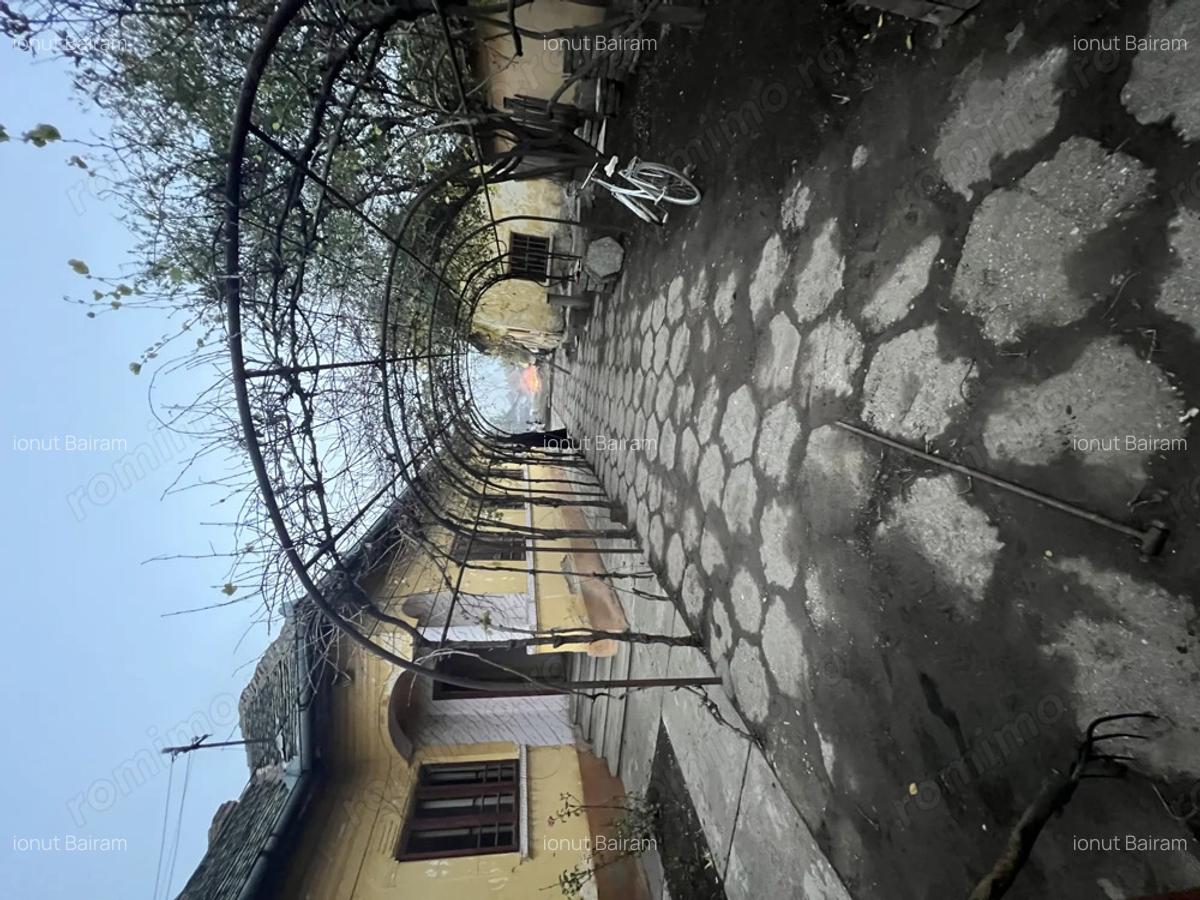 Casa sa vinde urgent mai multe detali la nr de tlf despre pre? in privat - 3