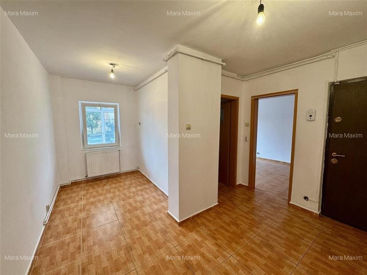 Spatiu comercial de inchiriat cu vitrina si - 4