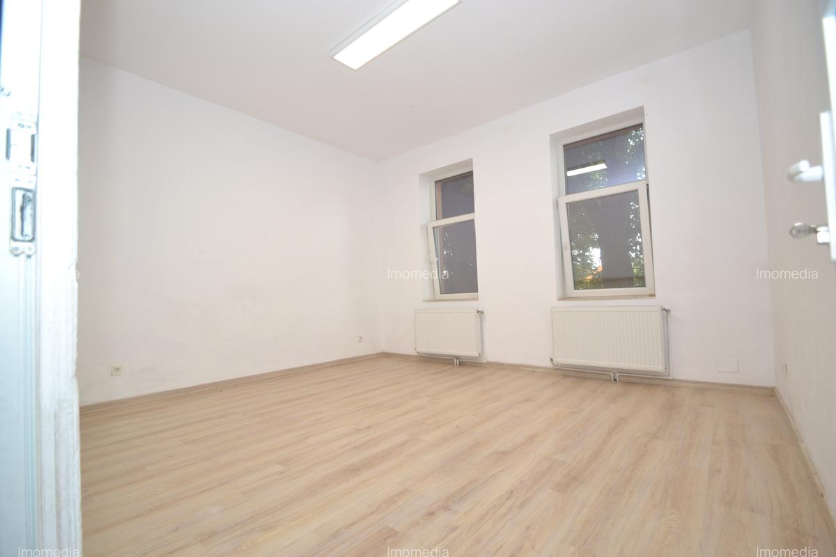 Casa zona Blascovici, 5 camere, 3 bai, 3 intrari - 1