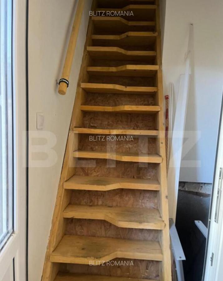 Casa cu curte comuna 2 ap. separate, zona Pia?a Abato - 11