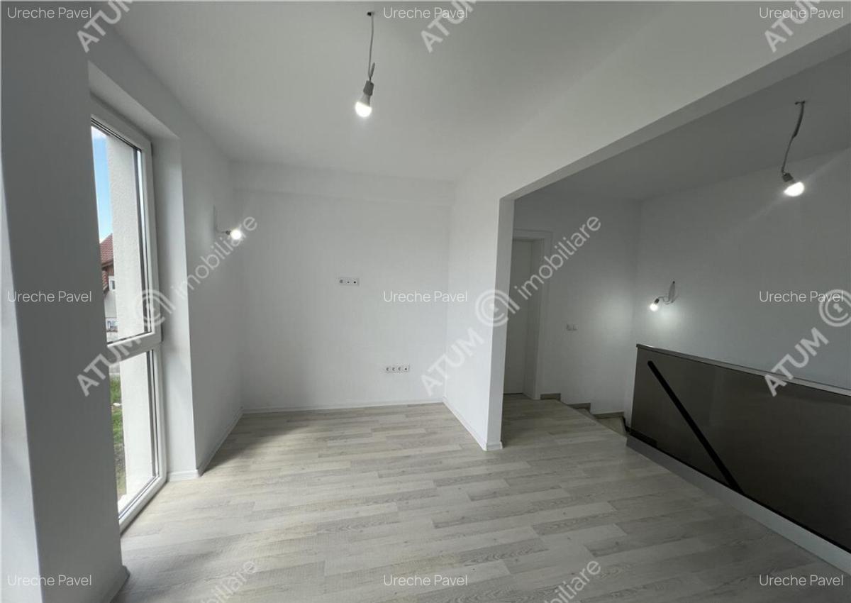 Casa intabulata cu 4 camere 3 bai si teren de 301 mp zona Ar - 14