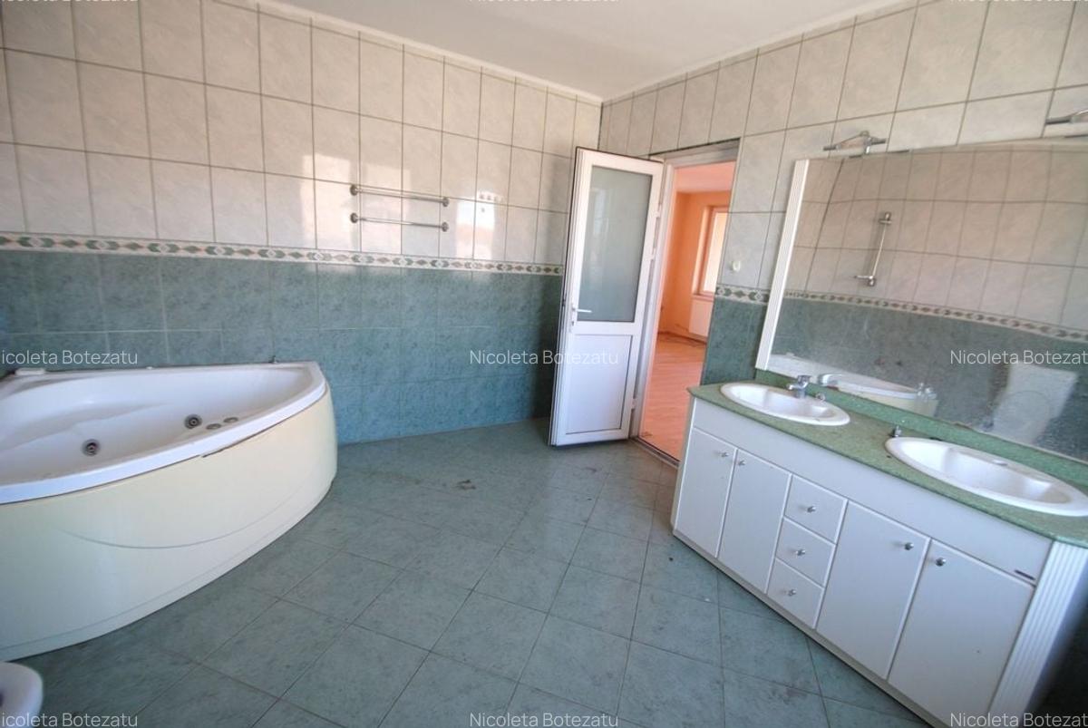 Casa cu o arhitectura deosebita si teren generos in zona Mehala - 25