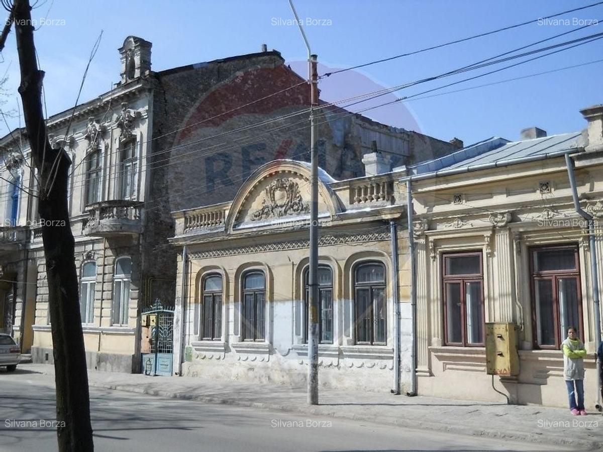 Casă cu 10 camere în Gării - 1