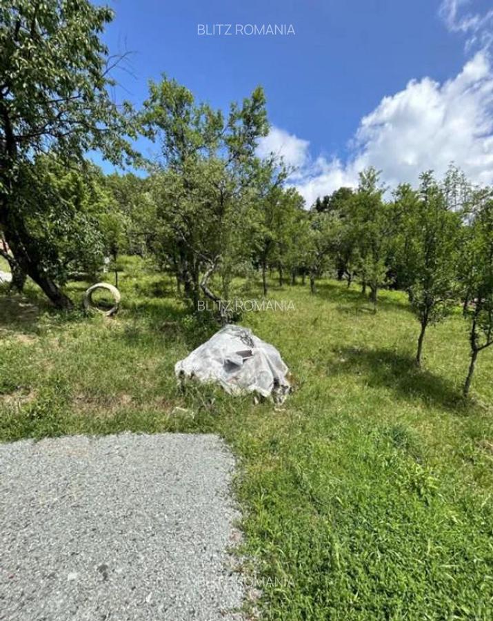 Parcela de 3,72 ari zona reziden?iala pe deal, utili - 3