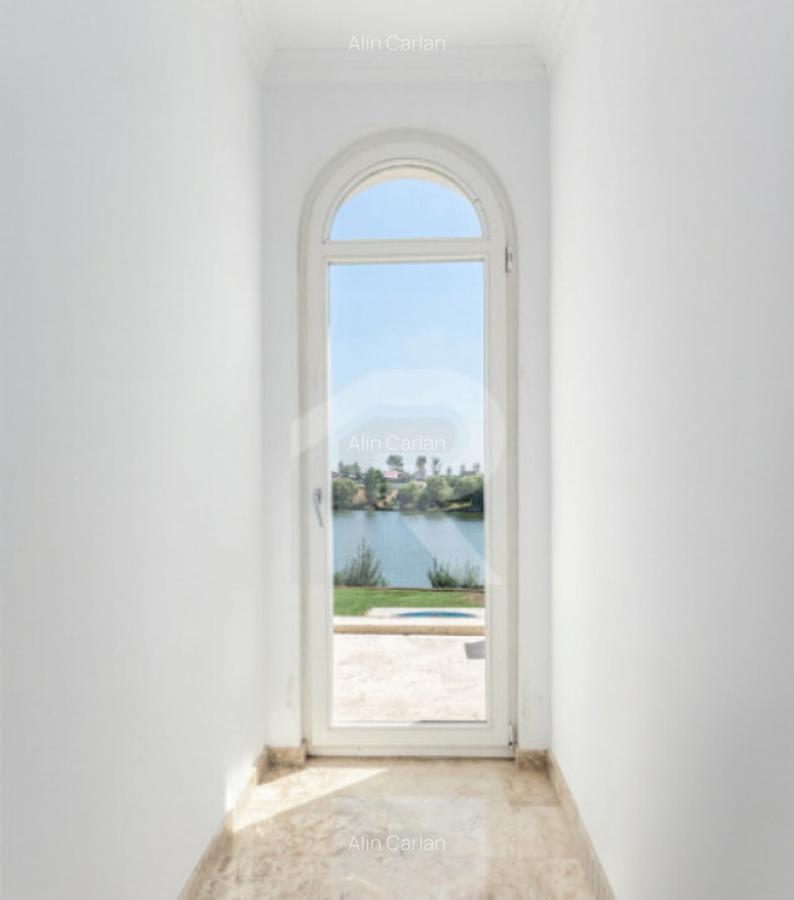 Vila eleganta cu piscina ?i ie?ire la Lac Caciula? - 4