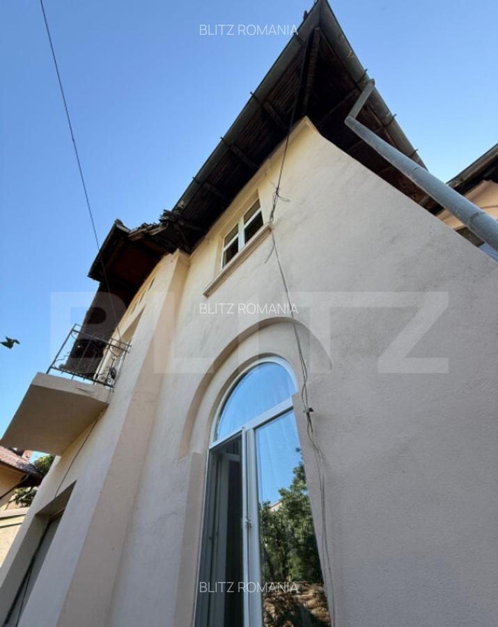 Casa de vanzare, cu 10 camere, suprafata utila 310 mp, zona - 2