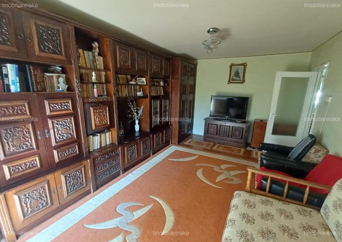 Republicii, zona Marinex, 4camere, etaj 3 - 2